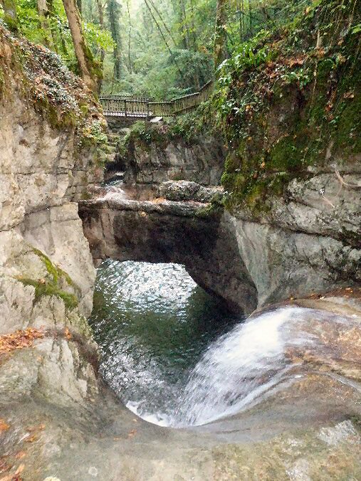 Le Boyat (1).jpg - Le pont au-dessus du canyon